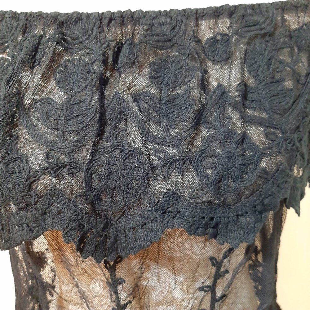 Off the shoulder Black mesh flora embroidered top - Picture 4 of 5